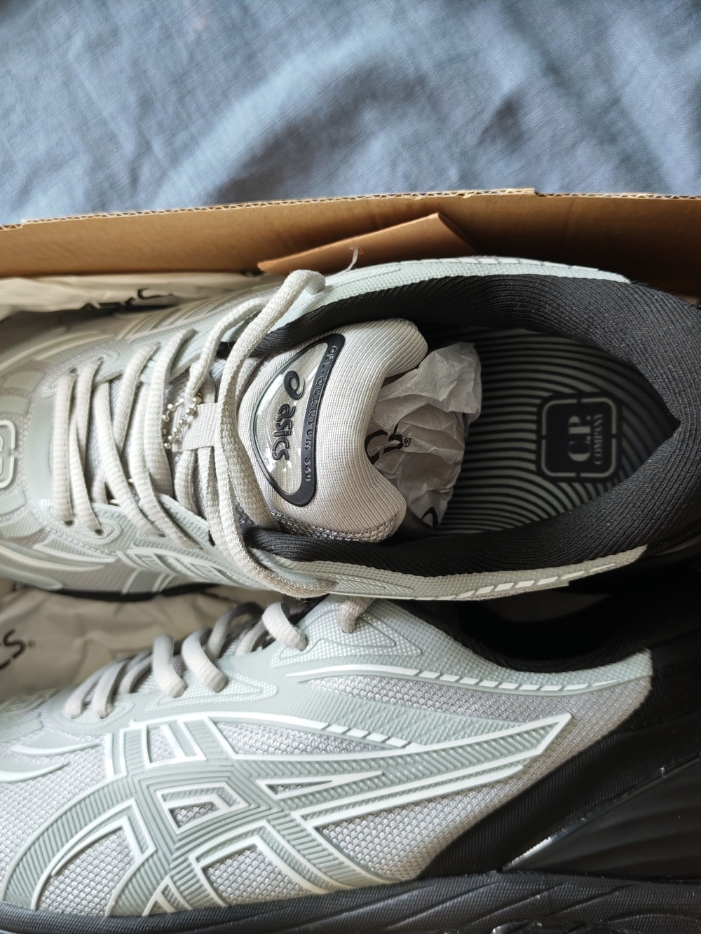 C.P company x ASICS
GEL-QUANTUM 360VIII